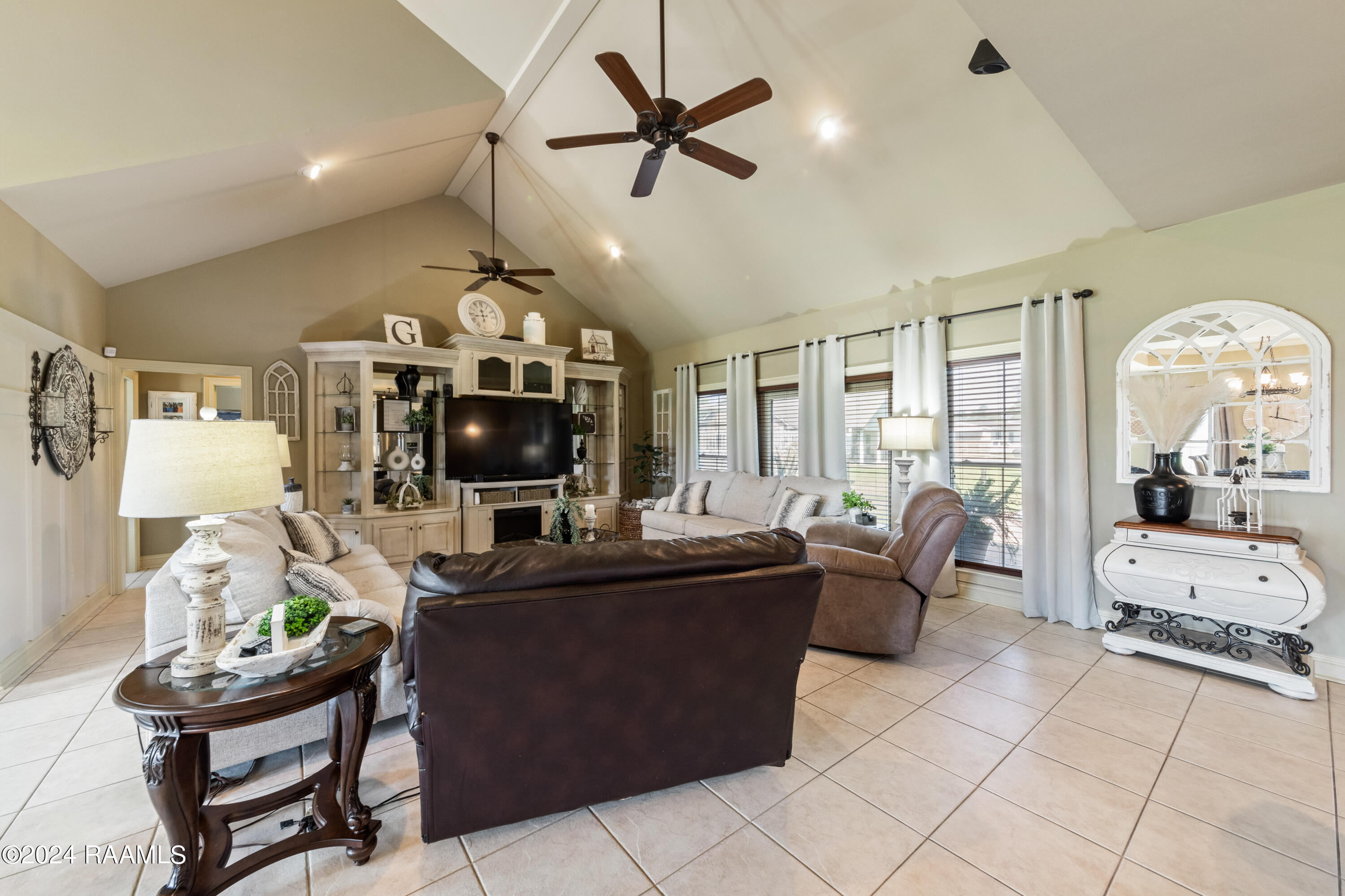4406 Waguespack Road New Iberia, LA 70560 - Photo 5 of 49 4405Waguespack-44