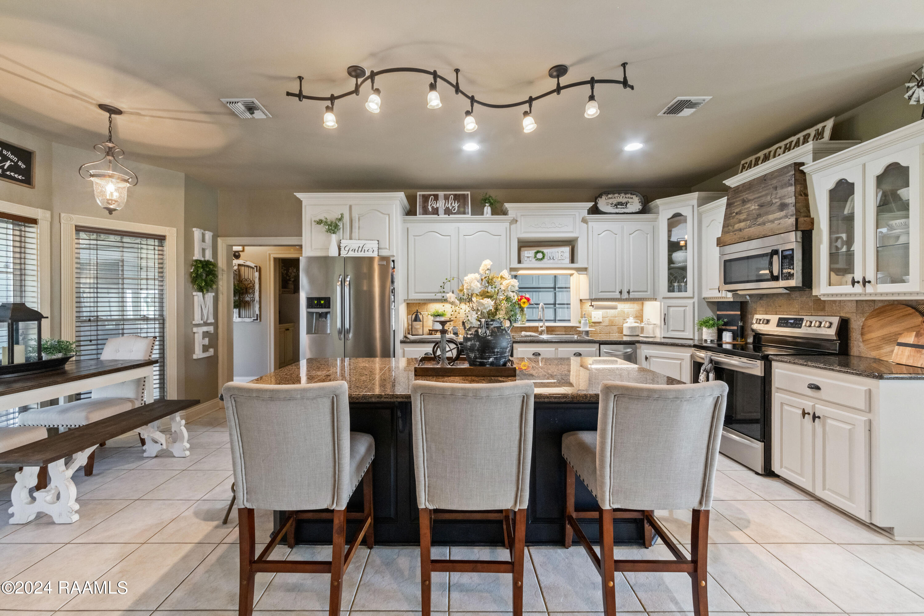 4406 Waguespack Road New Iberia, LA 70560 - Photo 8 of 49 4405Waguespack-59