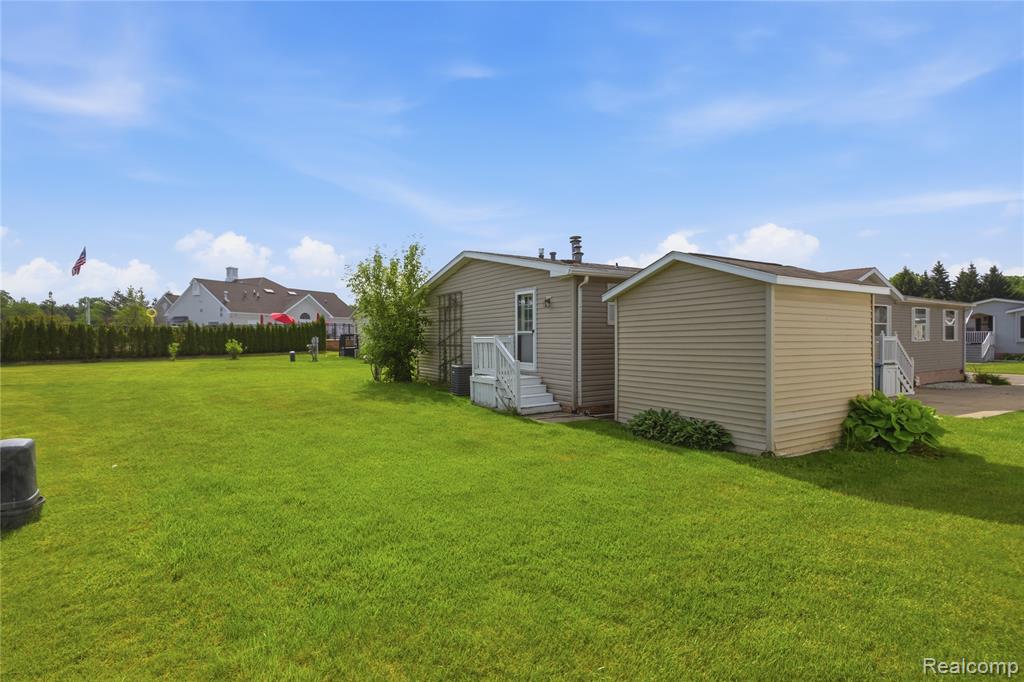 9857 Rembrandt Way Fenton, MI 48430 - Photo 38 of 44