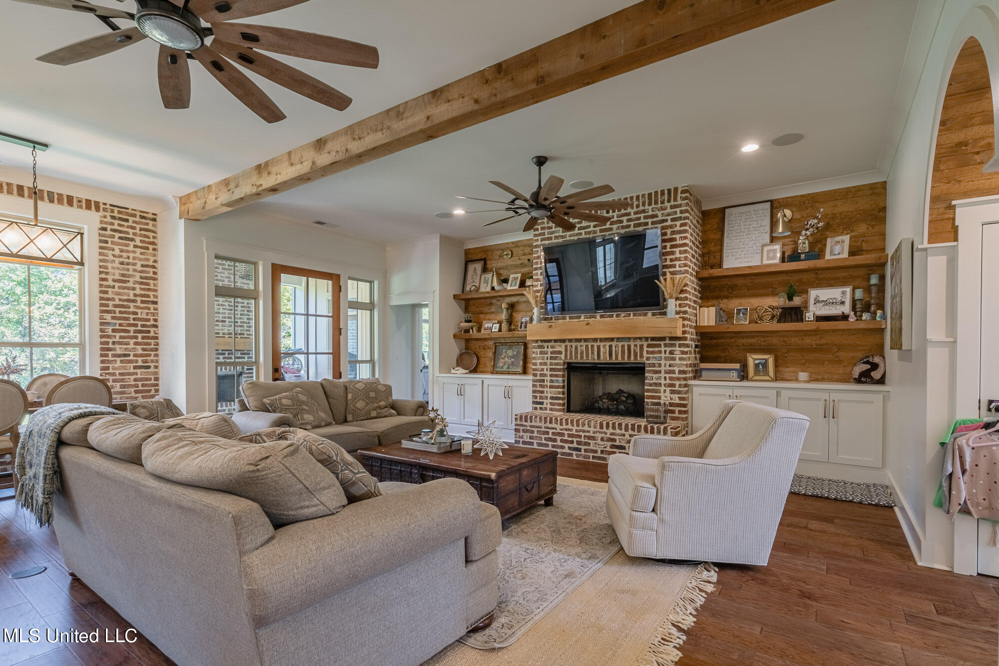 8380 Bethel Road Olive Branch, MS 38654 - Photo 11 of 36 Living Room