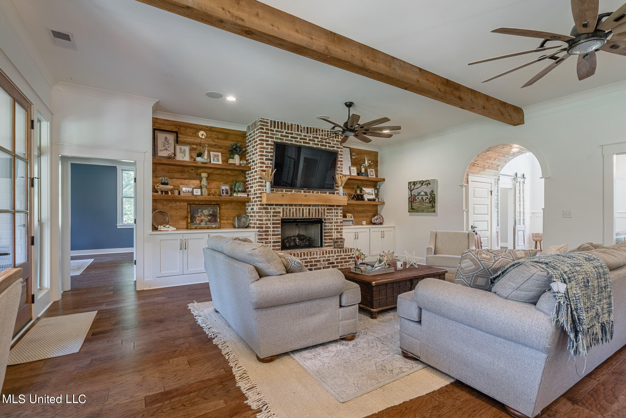 8380 Bethel Road Olive Branch, MS 38654 - Photo 12 of 36 Living Room 2