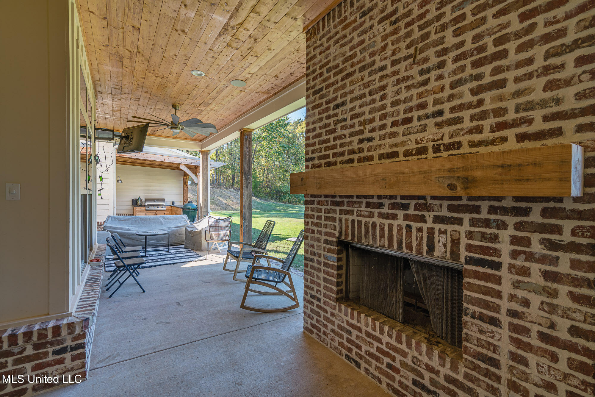 8380 Bethel Road Olive Branch, MS 38654 - Photo 27 of 36 Back patio 1