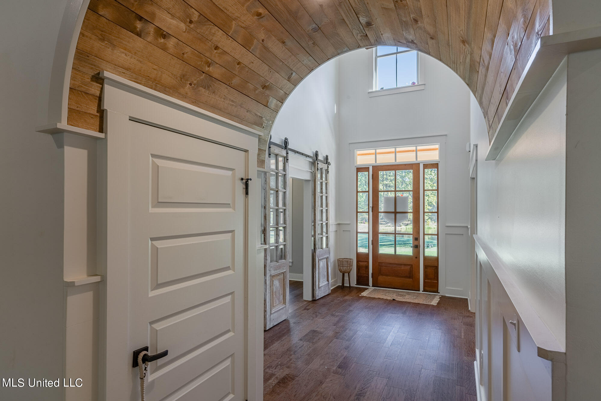 8380 Bethel Road Olive Branch, MS 38654 - Photo 6 of 36 Foyer 2