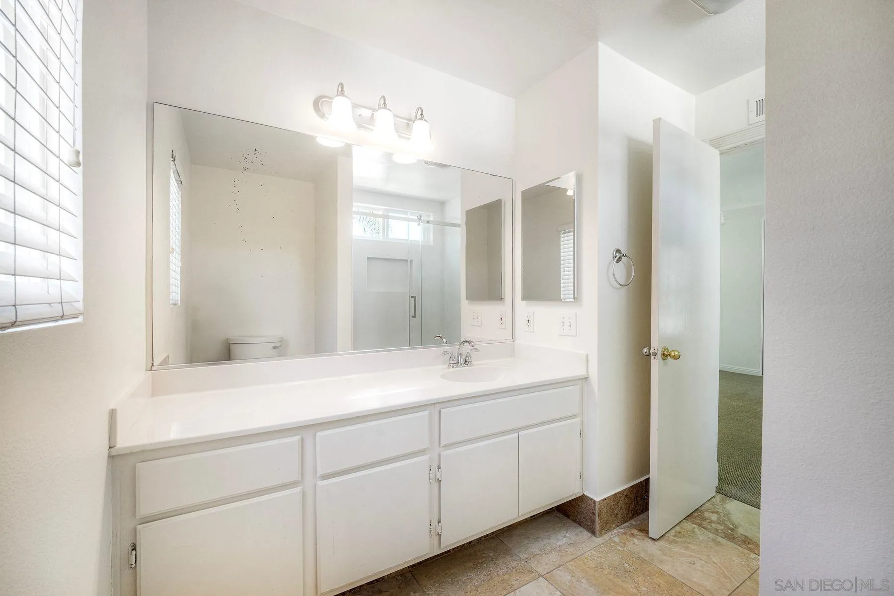 534 Whitesage Road San Marcos, CA 92078 - Photo 22 of 36 Primary Bath/Spa