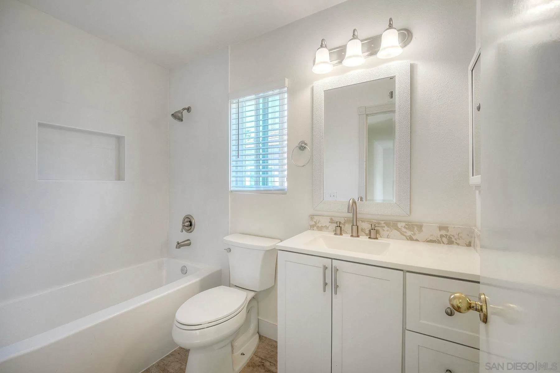 534 Whitesage Road San Marcos, CA 92078 - Photo 25 of 36 Full bathroom upstairs hallway