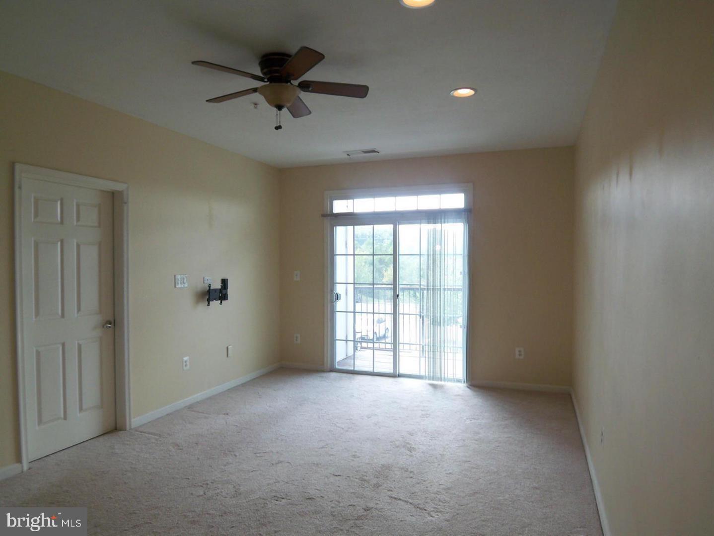 21222 McFadden Square, Unit 209 Sterling, VA 20165 - Photo 7 of 16 Living Room