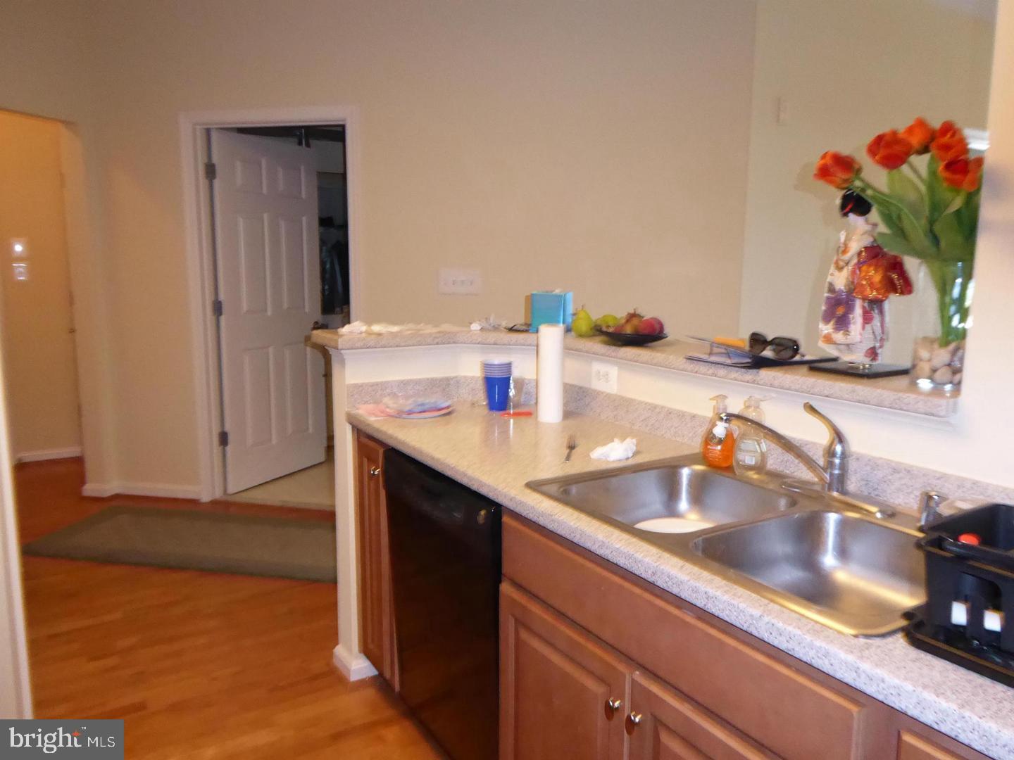 21222 McFadden Square, Unit 209 Sterling, VA 20165 - Photo 10 of 16 Kitchen