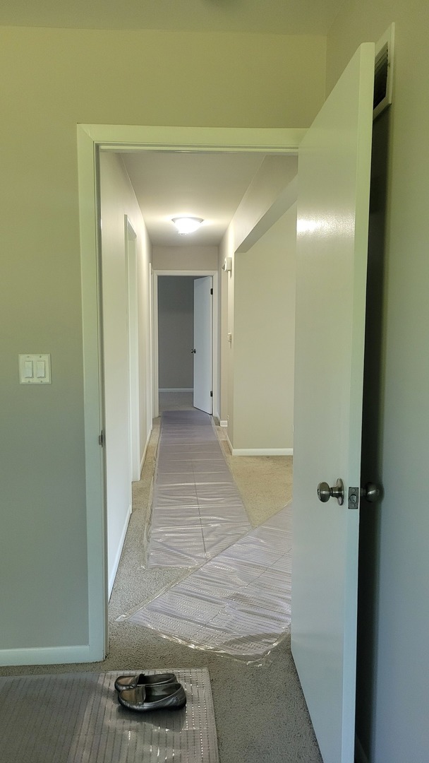 20 Highway Elgin, IL 60124 - Photo 11 of 23 a view of a hallway