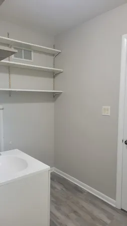 $2,500 | 20 Highway, Elgin, IL 60124