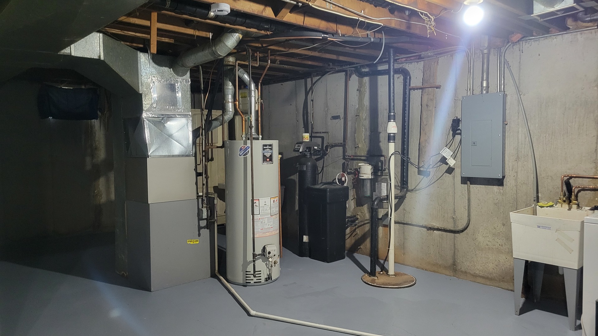 20 Highway Elgin, IL 60124 - Photo 20 of 21 a view of a room with gym equipment