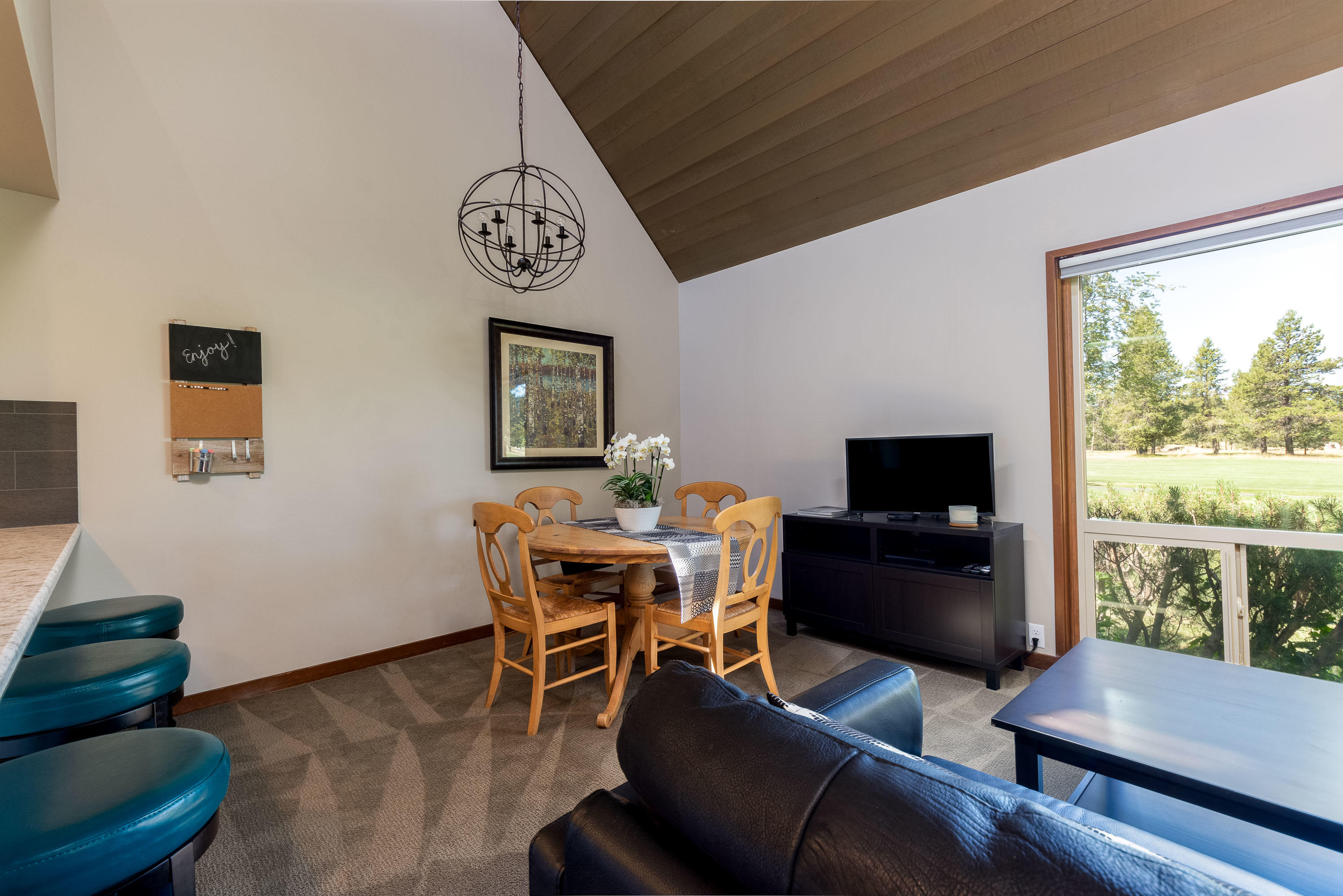 57279 Overlook Road, Unit 9 Sunriver, OR 97707 - Photo 4 of 24 9 Mtn View Lodge Condo