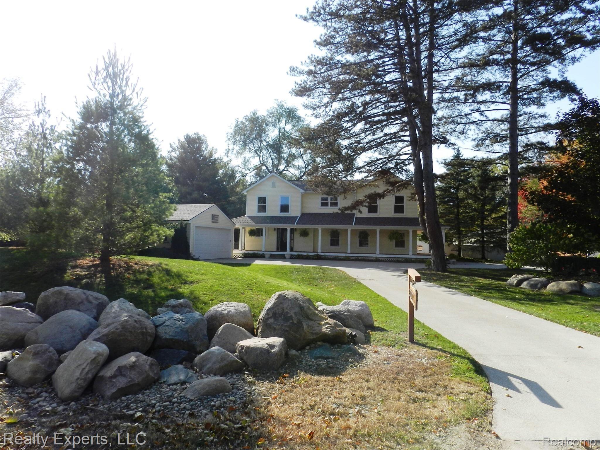 3020 East Maple Road Milford, MI 48381 - Photo 3 of 72 3.JPG