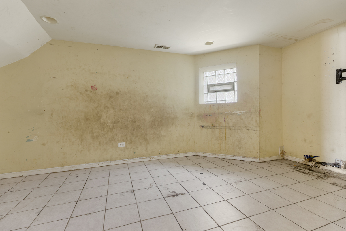 1141 South St Louis Avenue Chicago, IL 60624 - Photo 19 of 26 a view of an empty room