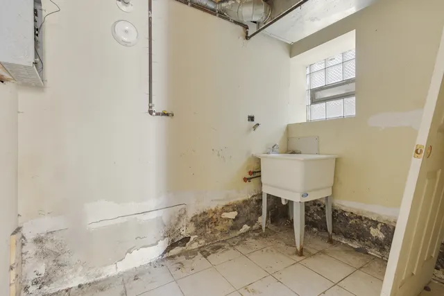 a bathroom with a sink and a toilet
