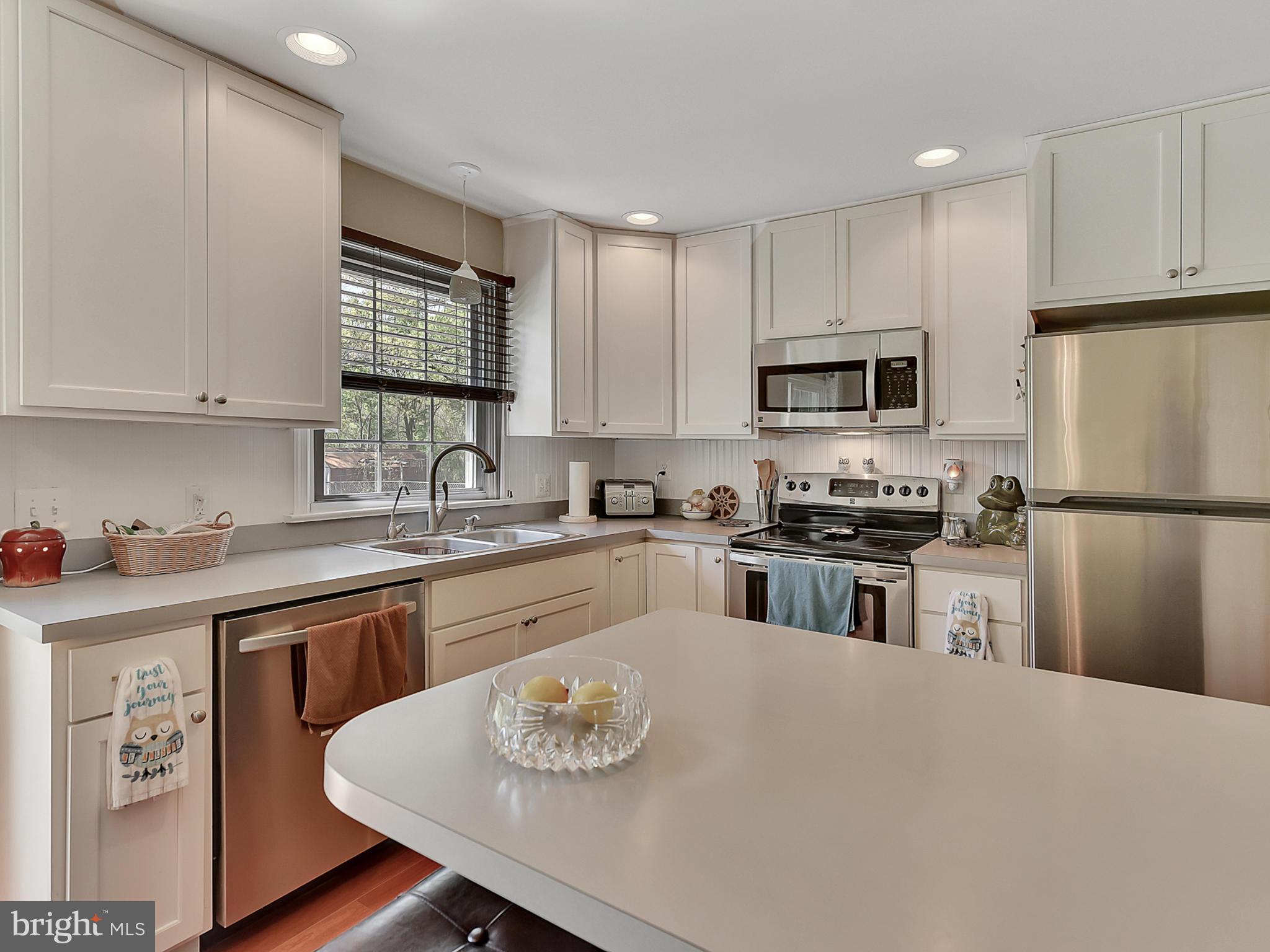 12134 Walnut Point Road Hagerstown, MD 21740 - Photo 20 of 43 Kitchen