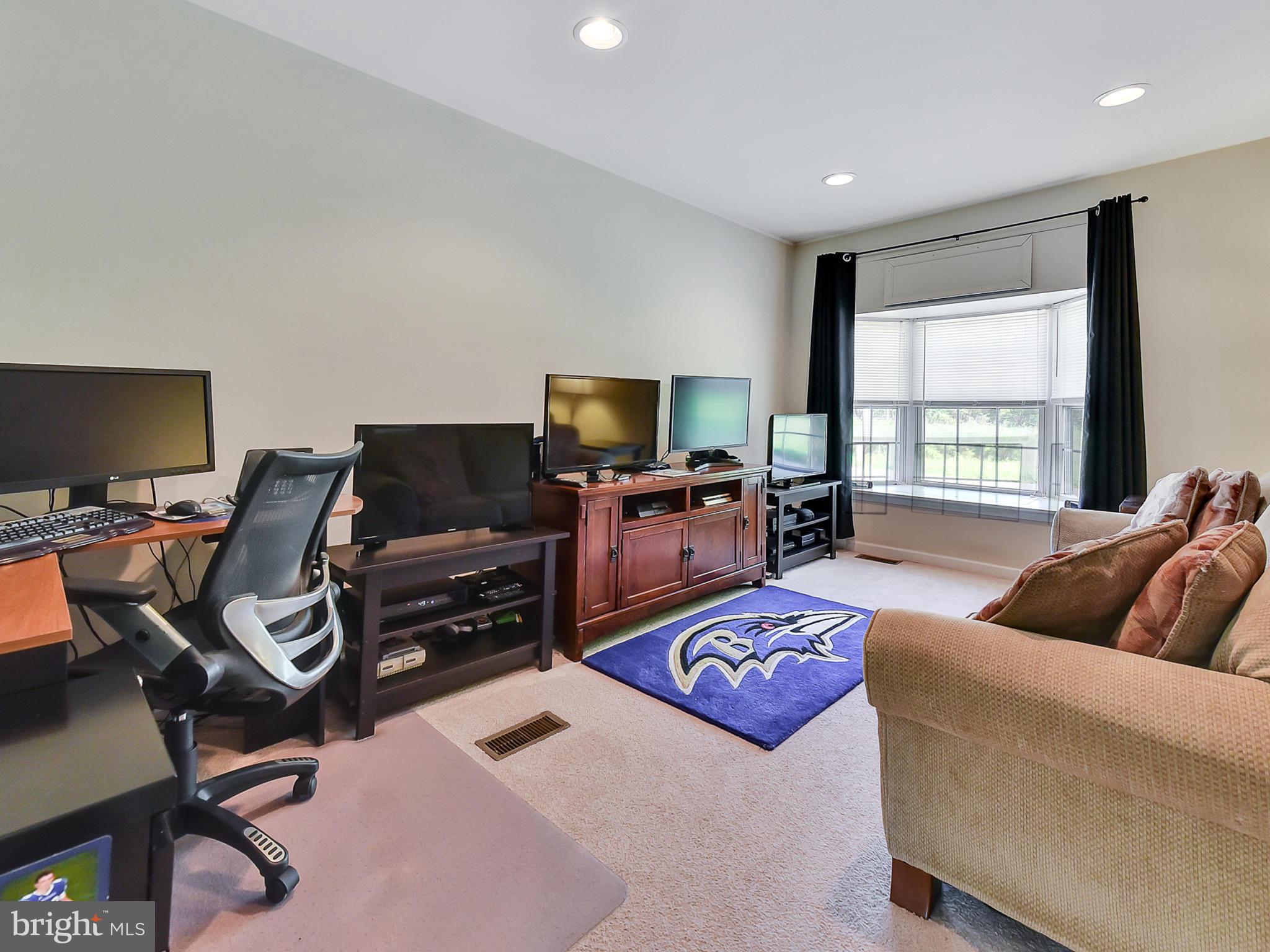 12134 Walnut Point Road Hagerstown, MD 21740 - Photo 34 of 43 Family room
