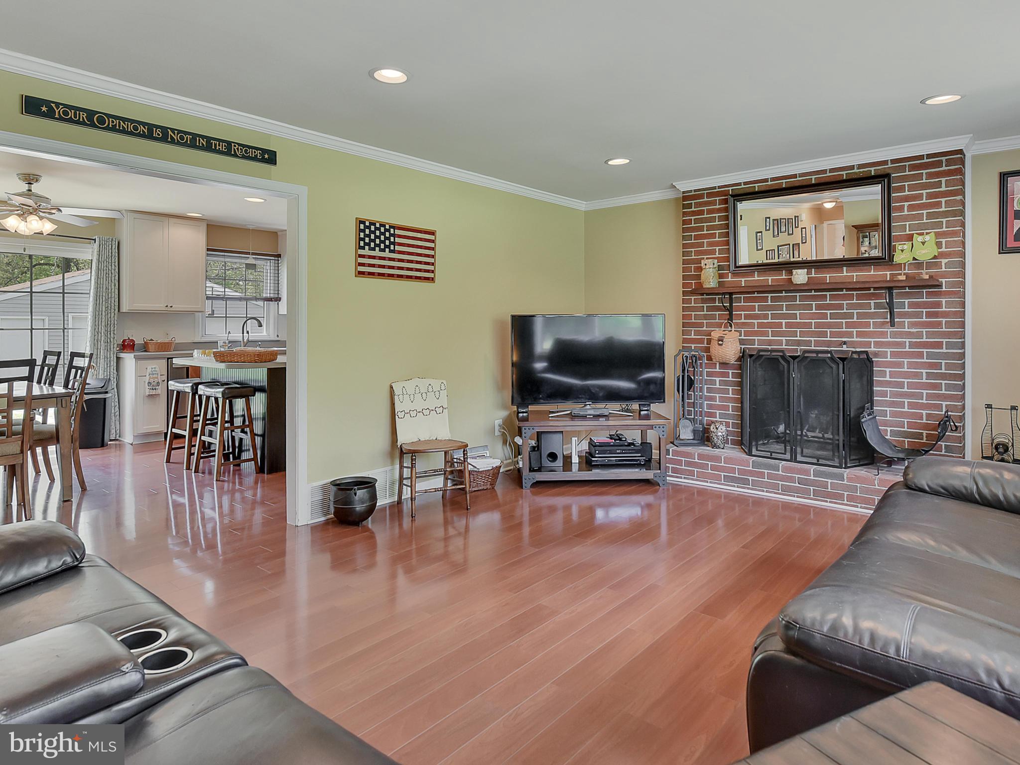 12134 Walnut Point Road Hagerstown, MD 21740 - Photo 7 of 43 Living room