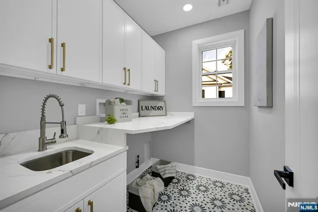 $2,150,000 | 153 East Cedar Street, Livingston, NJ 07039