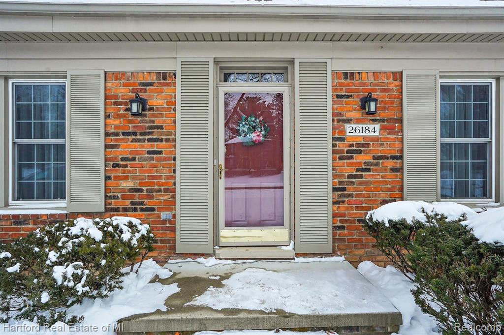 26184 Steele Road Farmington Hills, MI 48331 - Photo 4 of 38