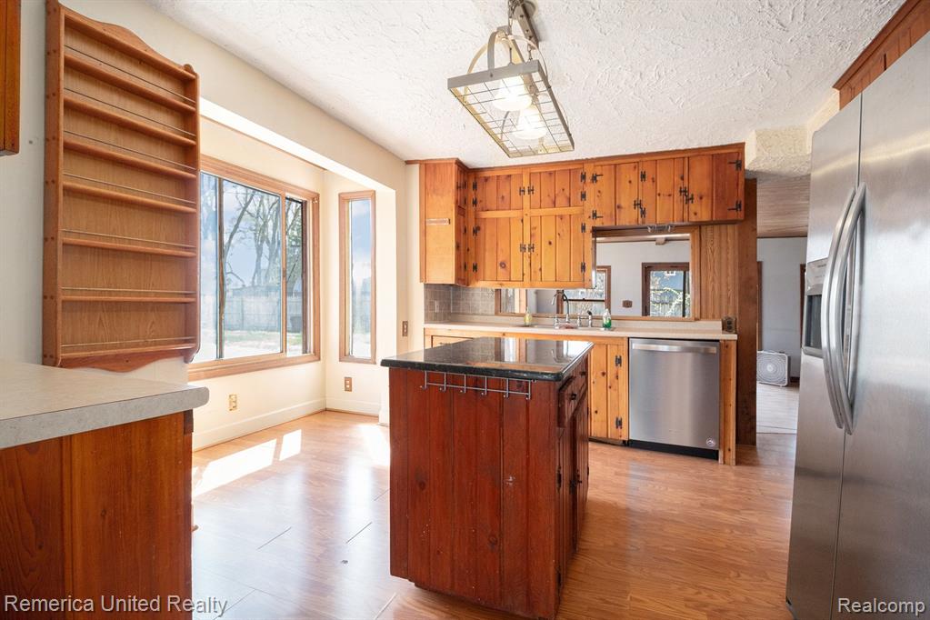 4342 Pleasant Valley Road Brighton, MI 48114 - Photo 8 of 19