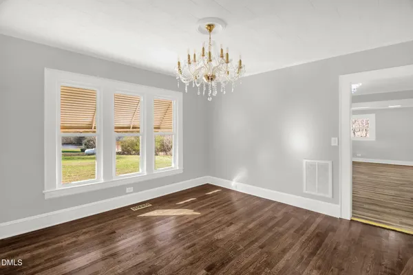 $299,900 | 2200 West 3rd Street, Siler City, NC 27344