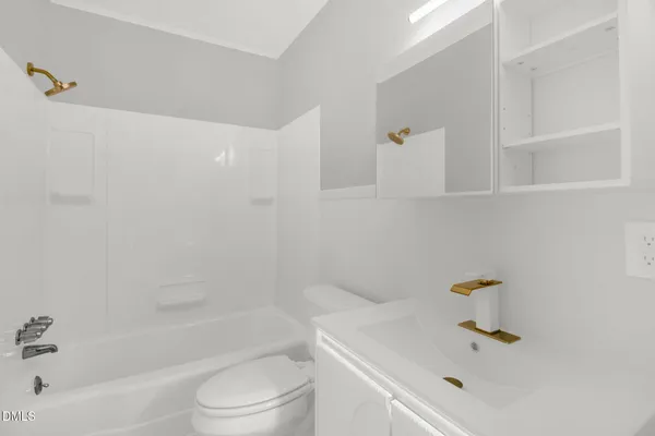 $299,900 | 2200 West 3rd Street, Siler City, NC 27344