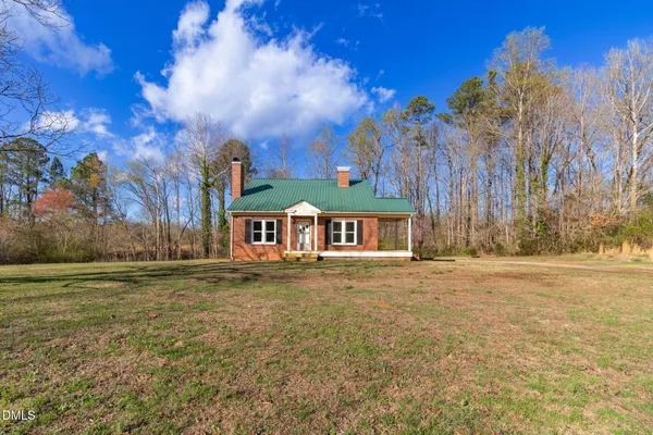 $299,900 | 2200 West 3rd Street, Siler City, NC 27344