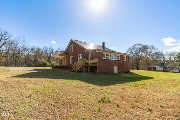 $299,900 | 2200 West 3rd Street, Siler City, NC 27344