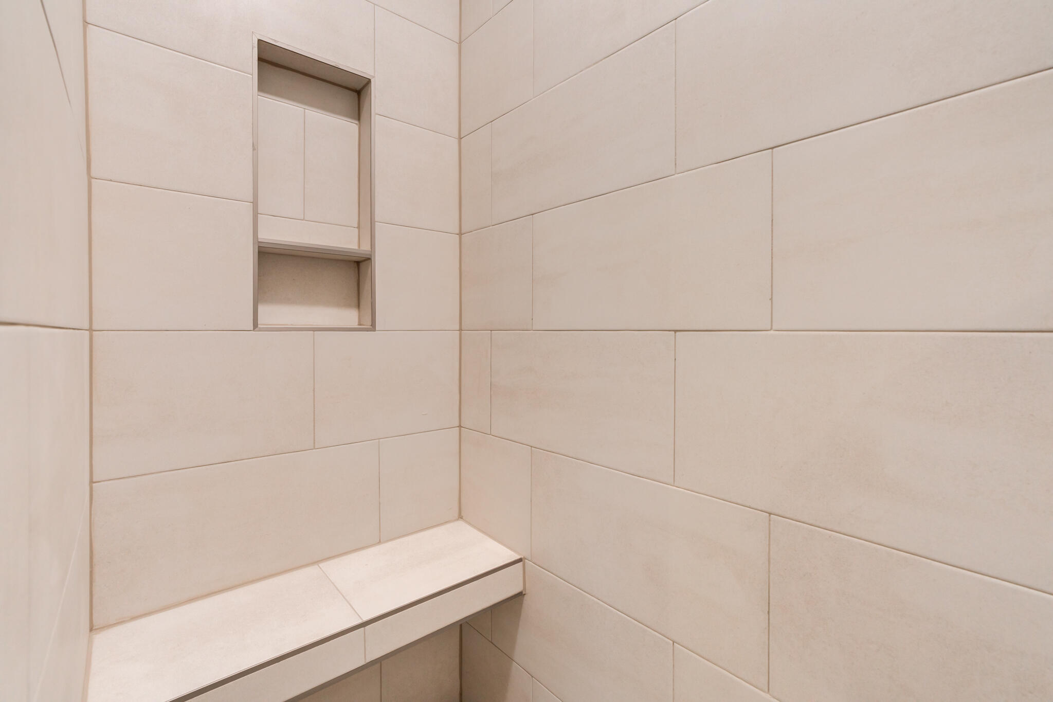3516 141st Street Lubbock, TX 79423 - Photo 33 of 56 a bathroom with a bathtub