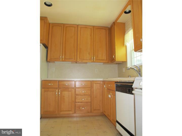 544 Cedarbrook Road Southampton, PA 18966 - Photo 3 of 21 Kitchen