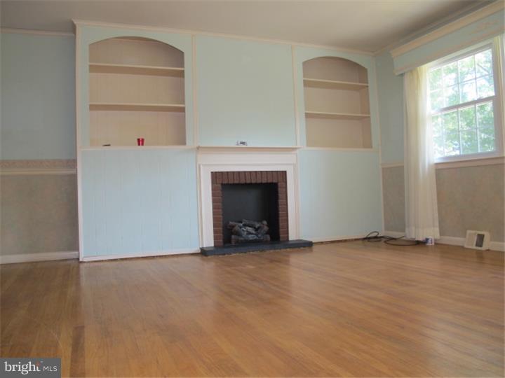 544 Cedarbrook Road Southampton, PA 18966 - Photo 5 of 21 Living Room