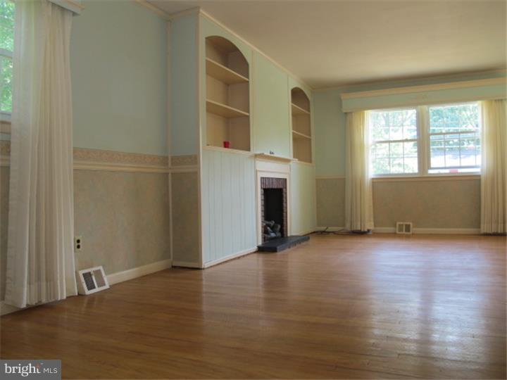 544 Cedarbrook Road Southampton, PA 18966 - Photo 8 of 21 Living Room