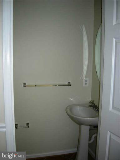 4601 Ripley Manor Terrace Olney, MD 20832 - Photo 14 of 28 Powder Room