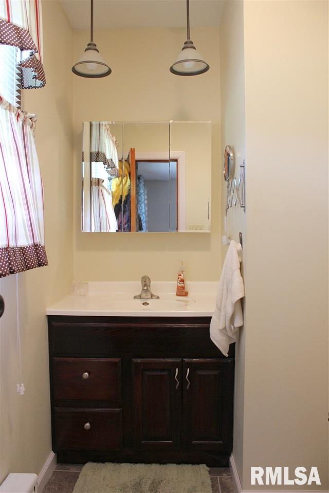 8772 Wolf Road Colona, IL 61241 - Photo 14 of 24 Gallery Image 14