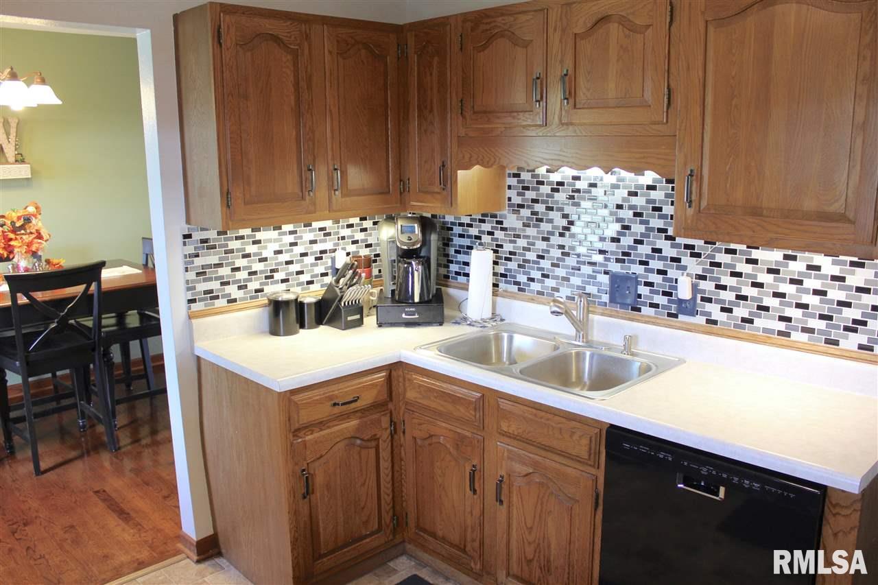 8772 Wolf Road Colona, IL 61241 - Photo 8 of 24 Gallery Image 8