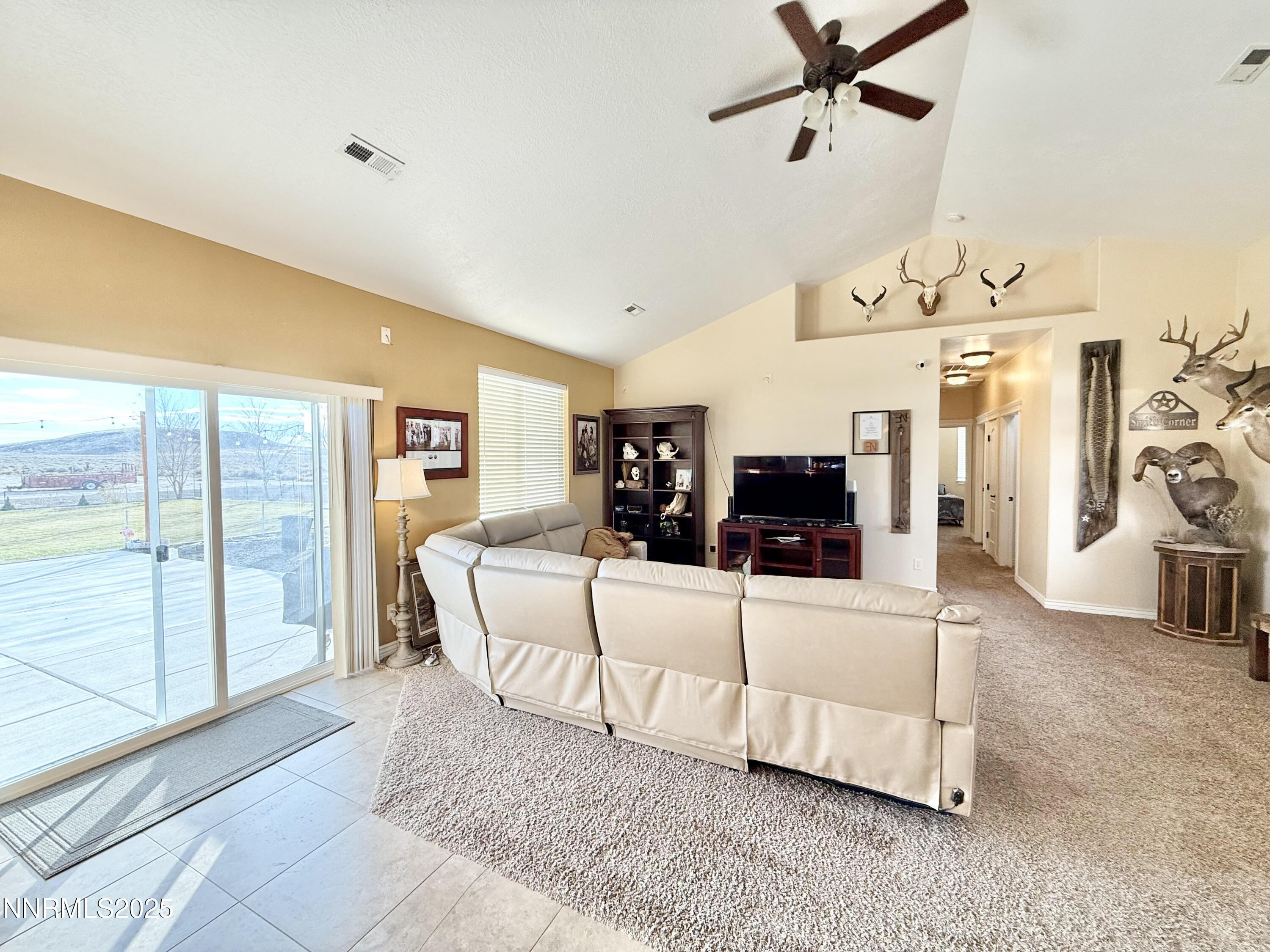 170 Blue Ridge Road Battle Mountain, NV 89820 - Photo 11 of 42 170 Blue Ridge Living Room 12