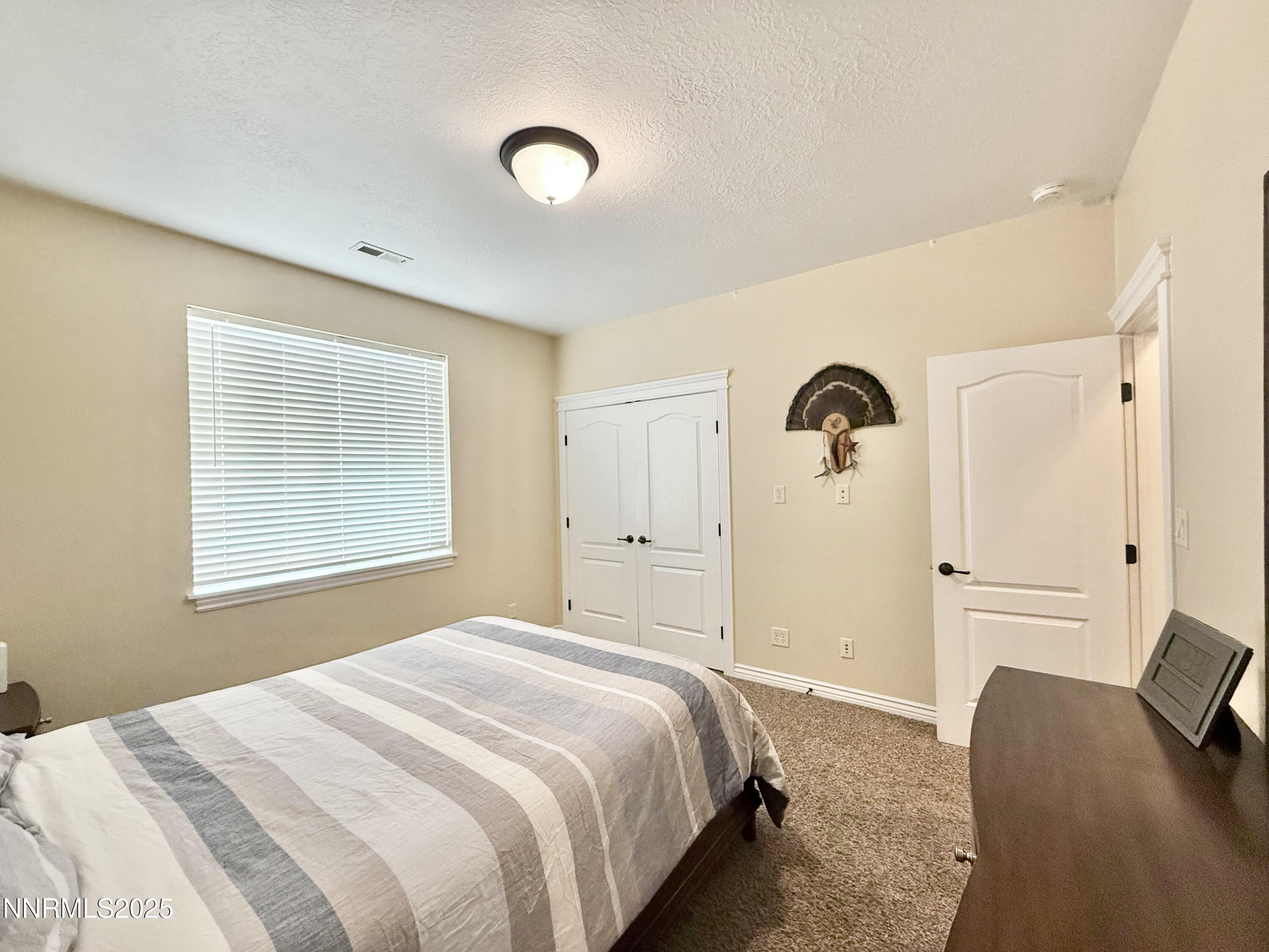 170 Blue Ridge Road Battle Mountain, NV 89820 - Photo 20 of 39 a bedroom with a bed and a dresser