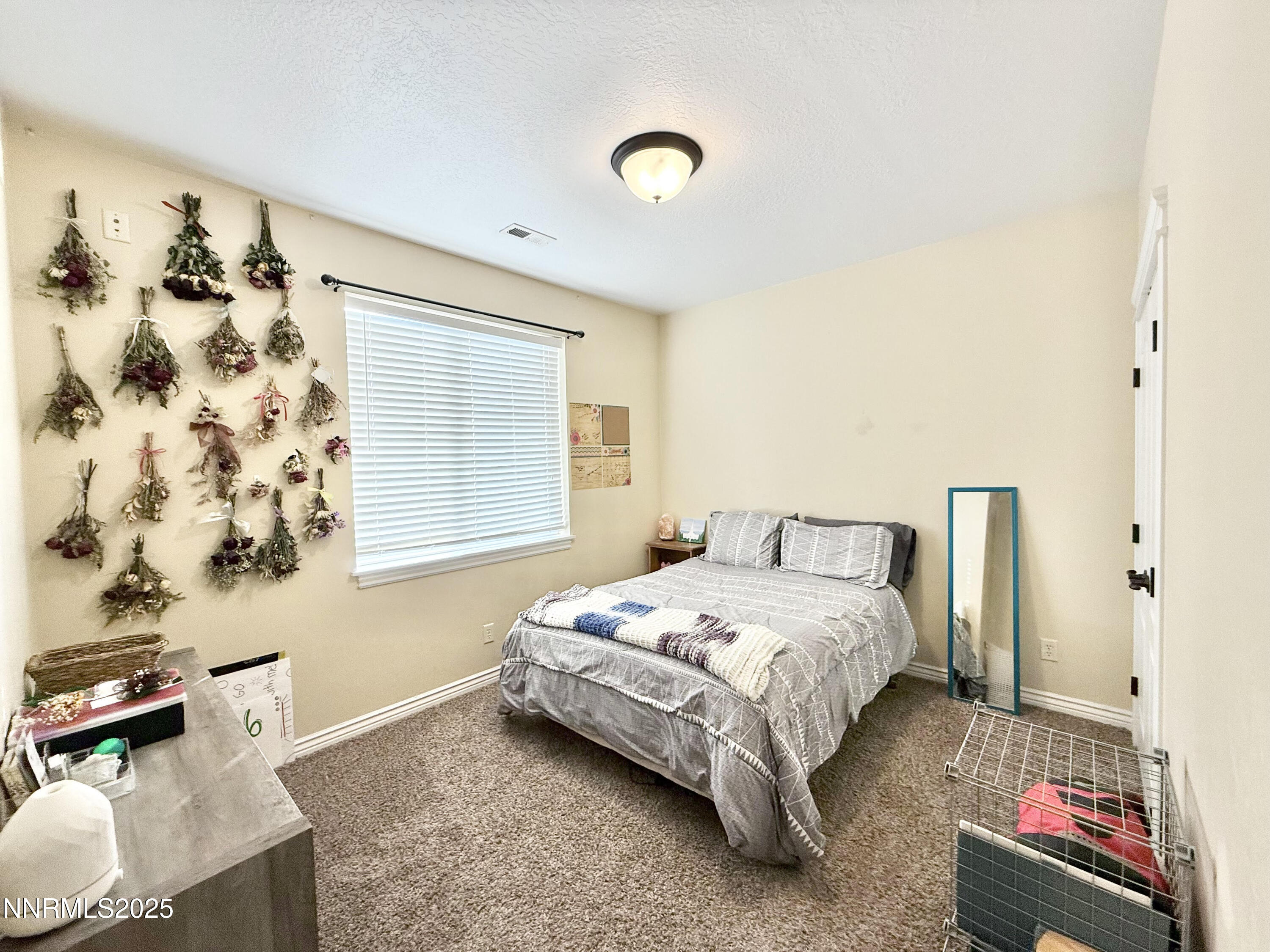 170 Blue Ridge Road Battle Mountain, NV 89820 - Photo 21 of 39 a bedroom with a bed and a couch