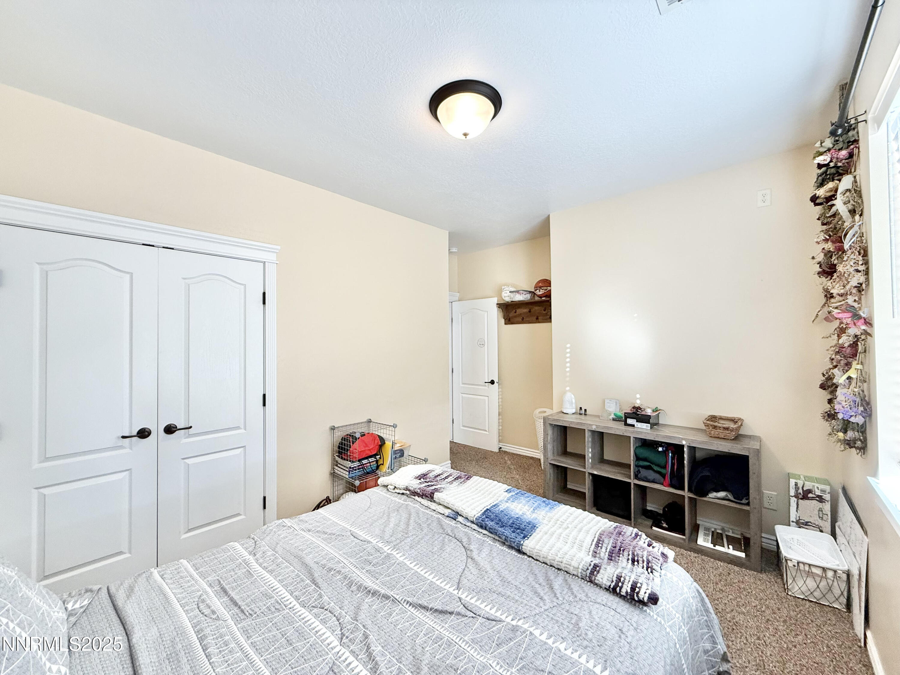 170 Blue Ridge Road Battle Mountain, NV 89820 - Photo 26 of 42 a bedroom with a bed and a cabinets