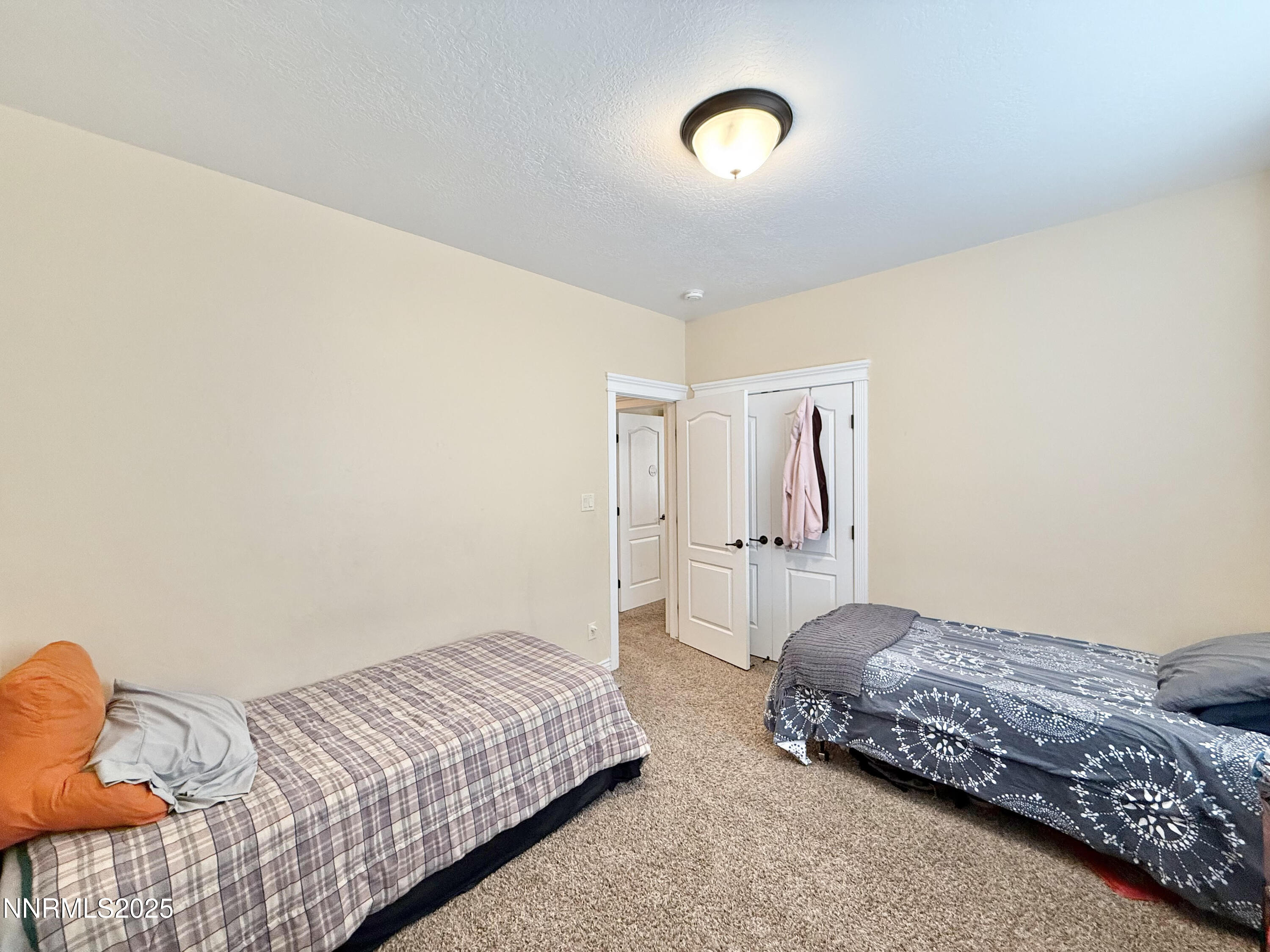 170 Blue Ridge Road Battle Mountain, NV 89820 - Photo 28 of 42 a bedroom with a bed and a lamp on the dresser