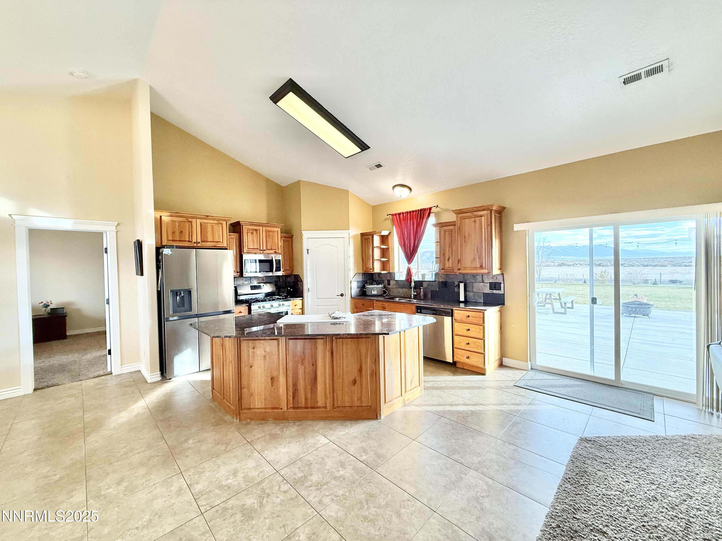 170 Blue Ridge Road Battle Mountain, NV 89820 - Photo 5 of 42 170 Blue Ridge Kitchen 11