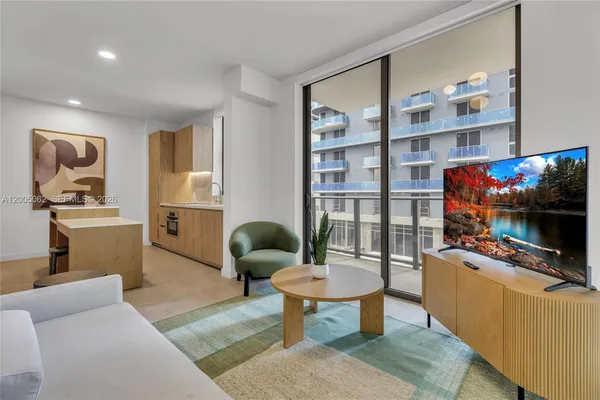 $4,000 | 11 Northeast 6th Street, Unit 407, Miami, FL 33132