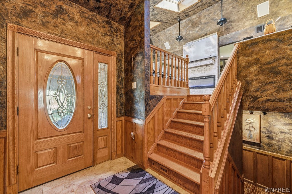 3089 Creek Road Porter, NY 14174 - Photo 29 of 33 Foyer/entry area