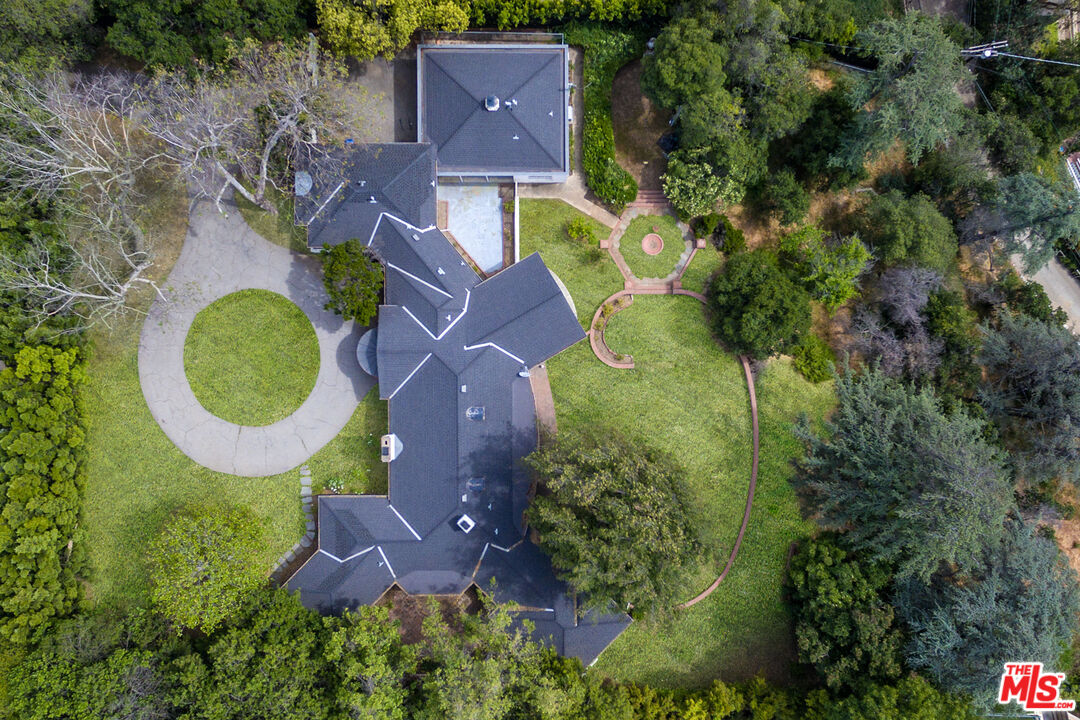 7 Oakmont Drive Los Angeles, CA 90049 - Photo 10 of 14 an aerial view of a house with swimming pool and outdoor space