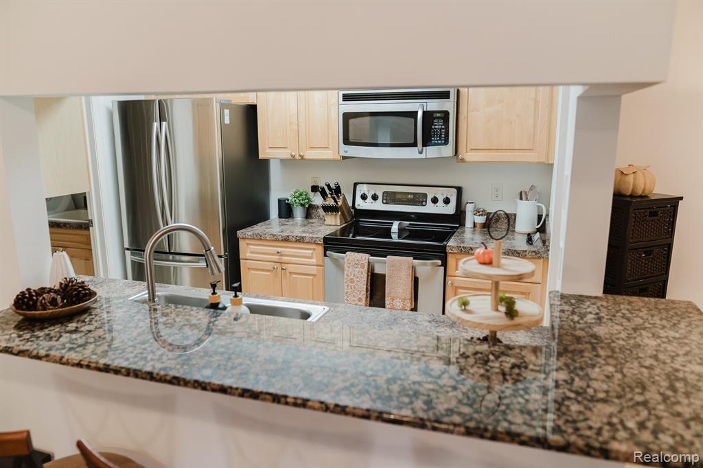 3729 Oakmonte Boulevard Rochester, MI 48306 - Photo 16 of 56