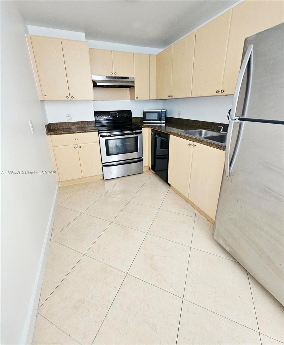 2280 Southwest 32nd Avenue, Unit 511 Miami, FL 33145 - Photo 9 of 17 a kitchen with cabinets and steel appliances