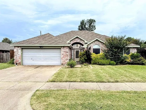 $310,000 | 908 Busby Drive, Cedar Hill, TX 75104