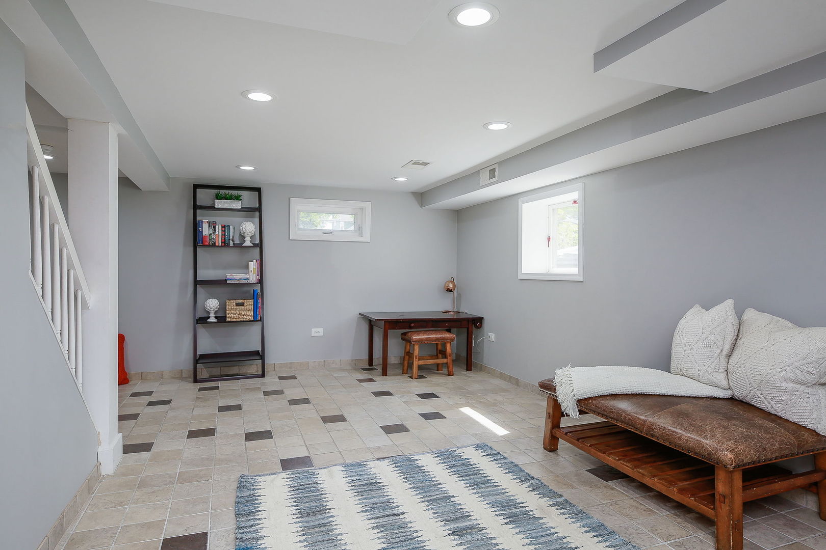 429 East Illinois Street Wheaton, IL 60187 - Photo 19 of 30 a living room with furniture