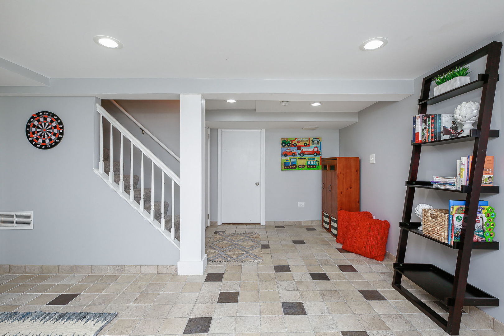 429 East Illinois Street Wheaton, IL 60187 - Photo 21 of 30 a view of a hallway with workspace and entryway