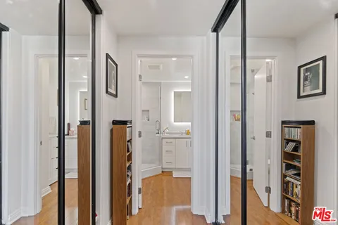 a en suite bathroom with a shower